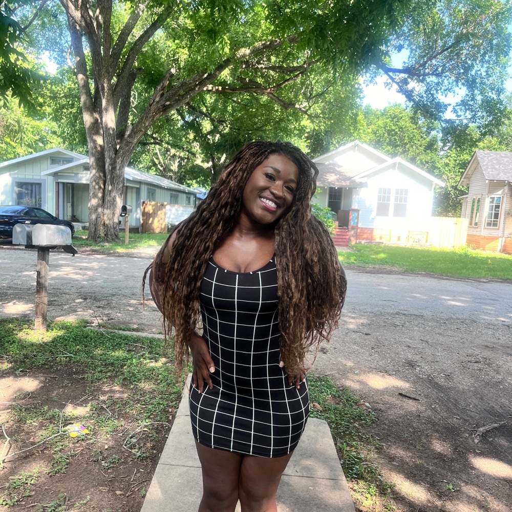 Meet your Posher, Deondria